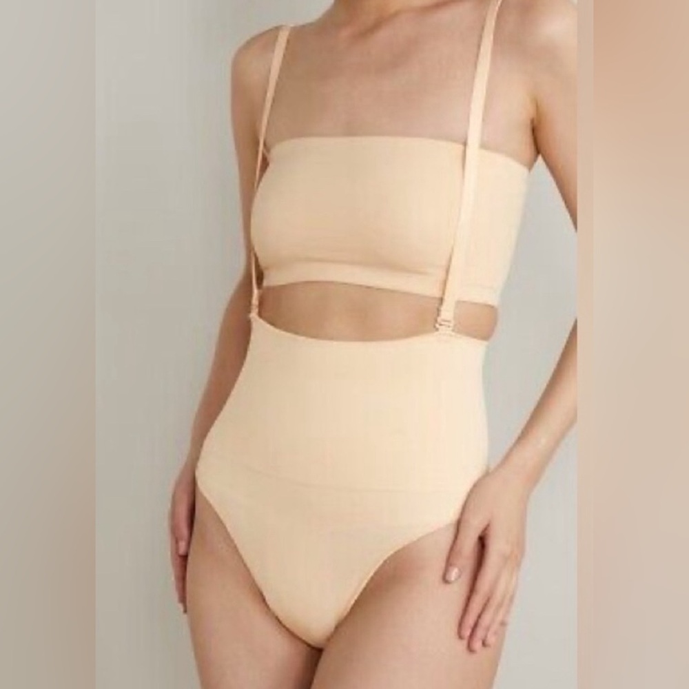 Skims core control mid waist‎ thong size medium